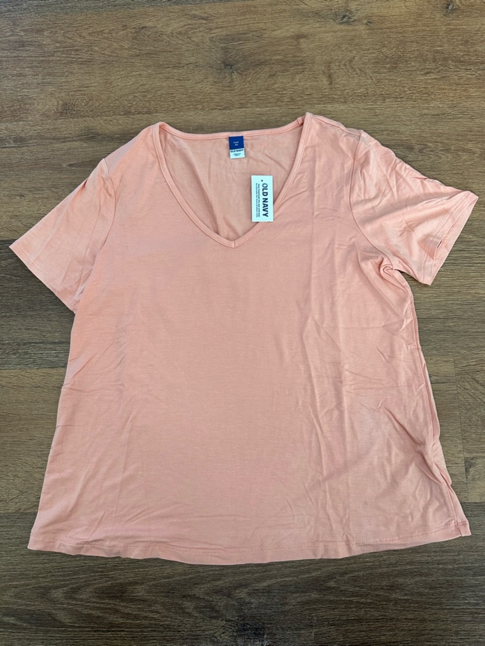 NWT Old Navy Women's Size XS V-Neck Tee in Light Peach